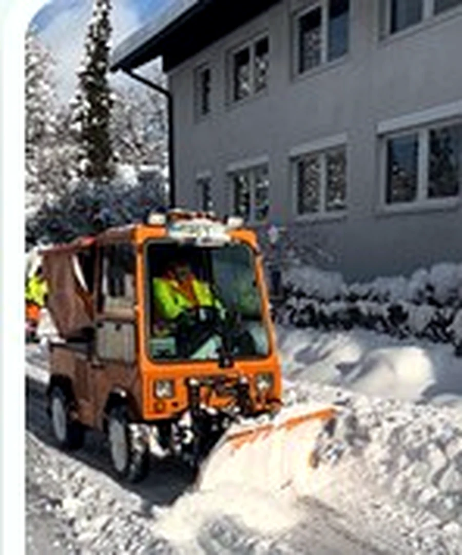 D.S.O Räumfahrzeug beim Winterdienst